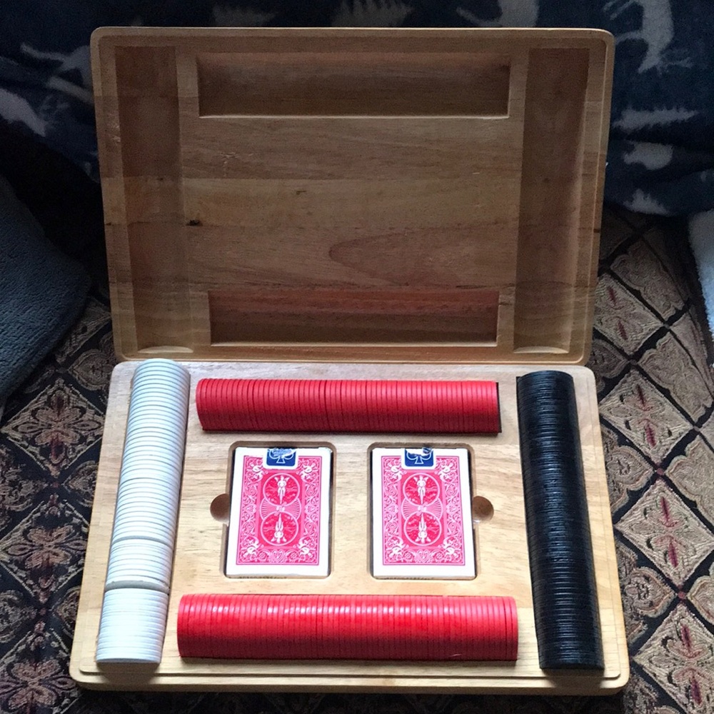 Marlboro Red and Black Poker Set